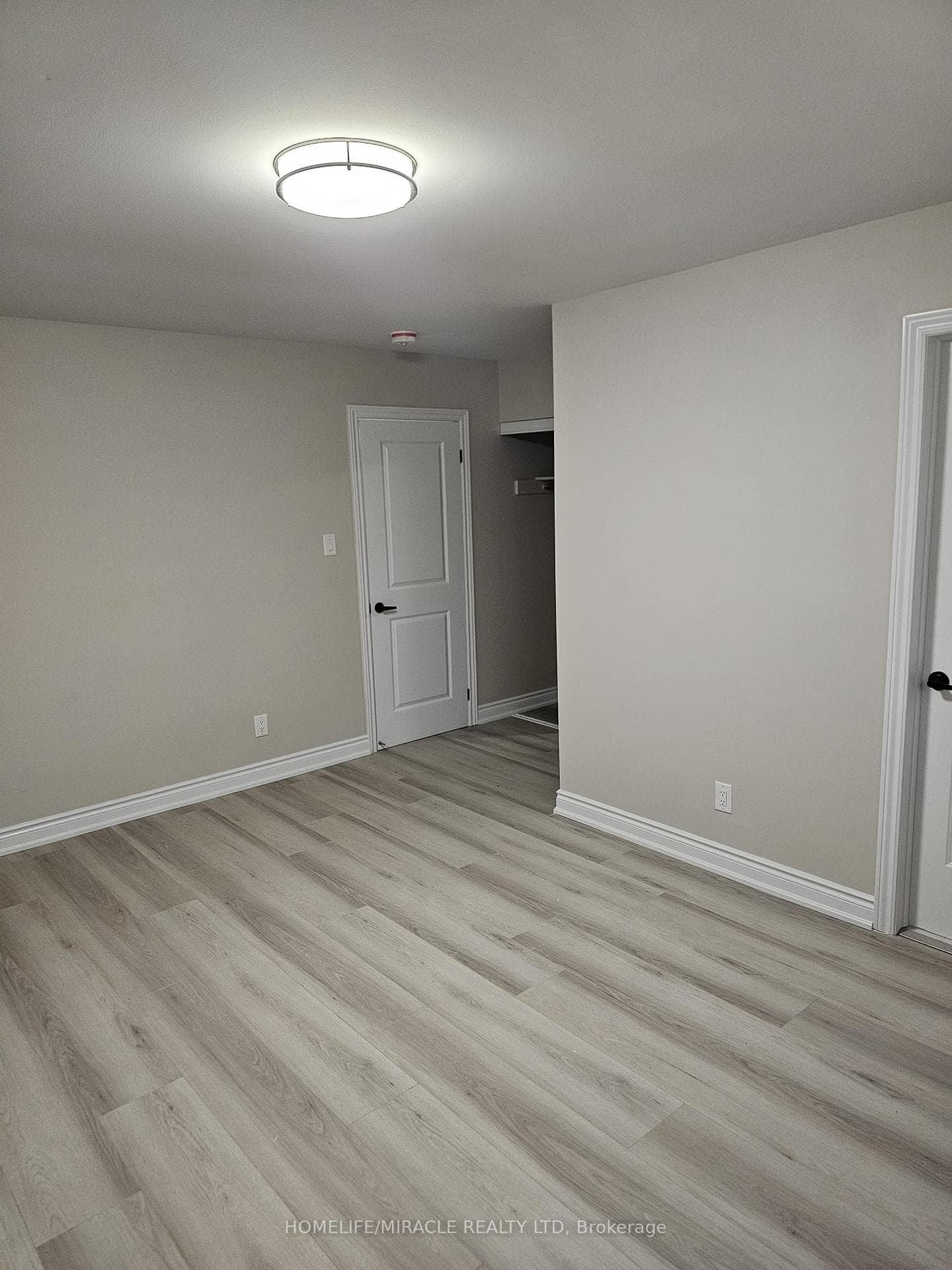 61 Deerfield Crescent photo 23