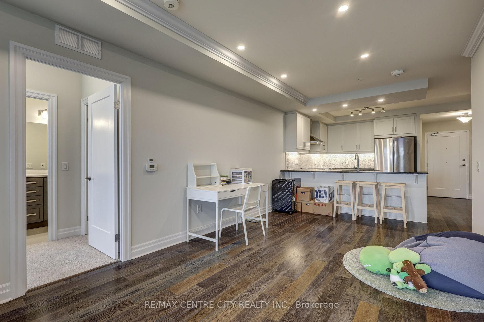 505 Talbot Street Unit 2402 photo 20