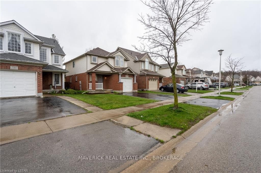 765 BLACKSMITH Street photo 3