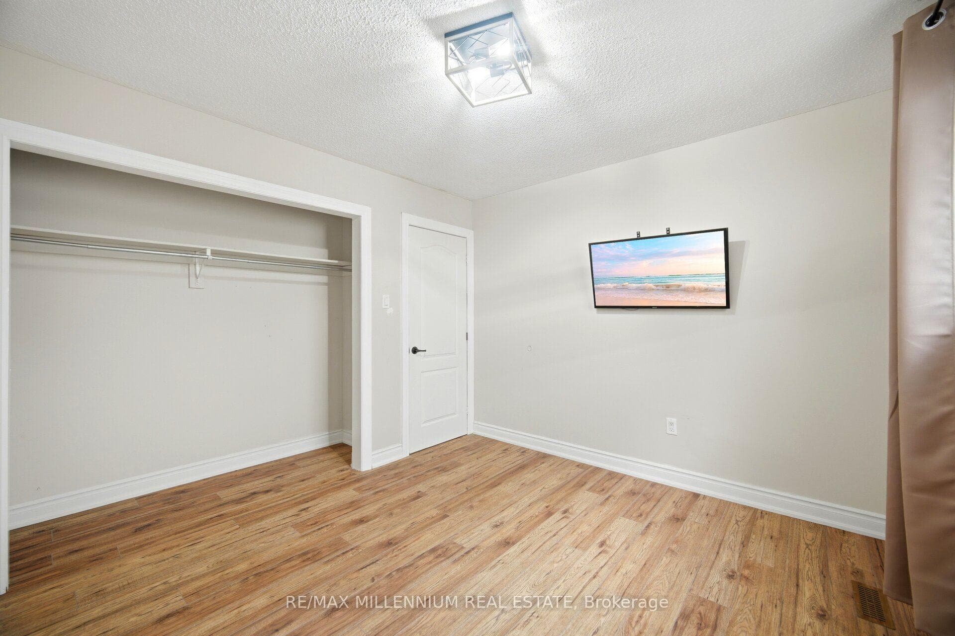 16 Brenda Boulevard photo 28