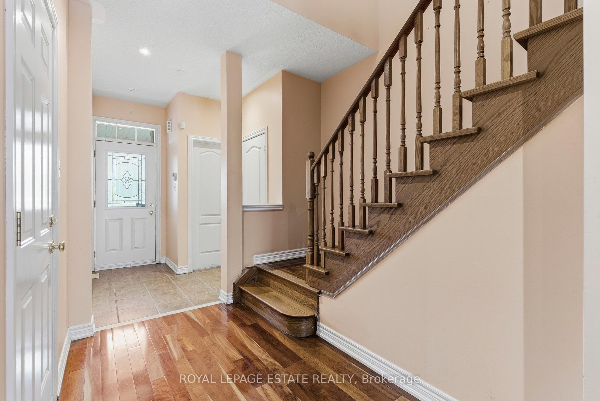 8 Venture Avenue photo 17