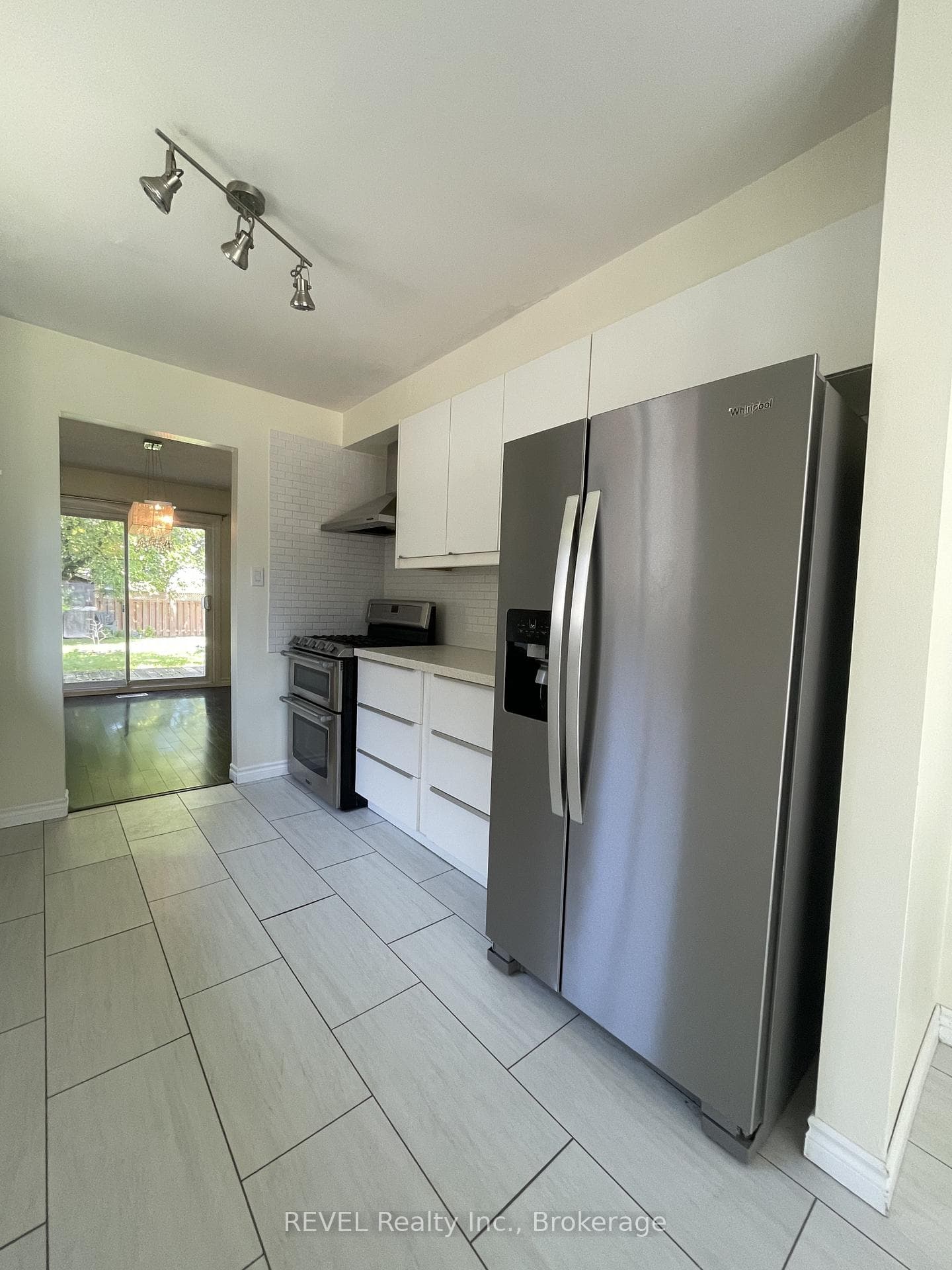 24 Rembrandt Drive photo 4