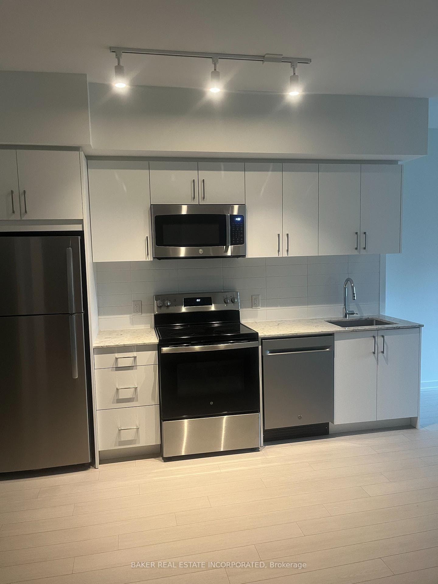 4010 Eglinton Avenue Unit 413 photo 2