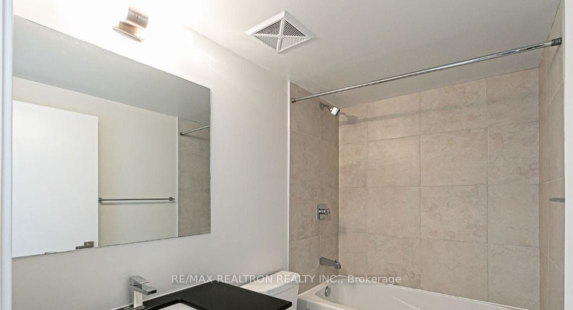 31 Tippett Road Unit 636 photo 17