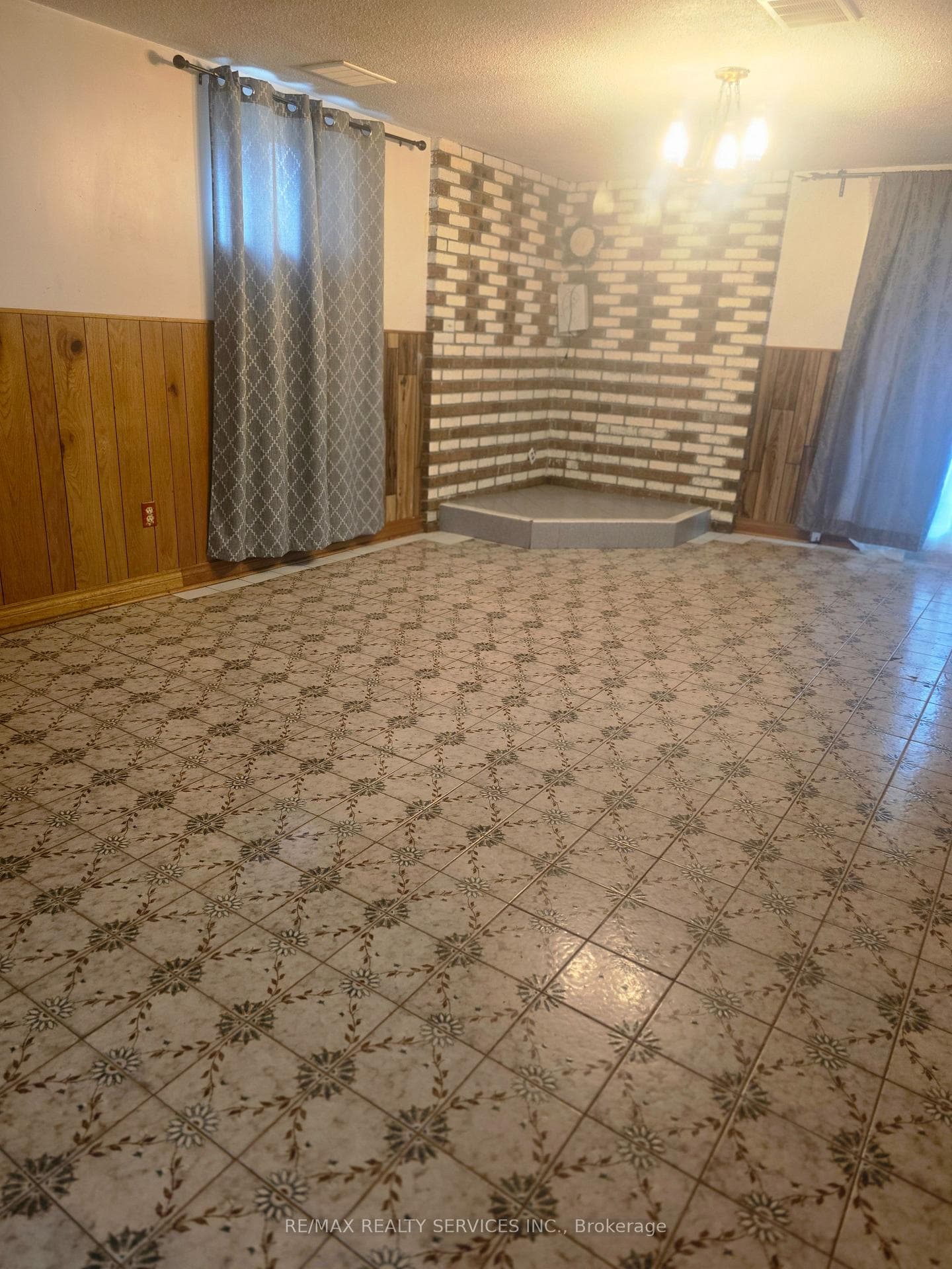 60 Prouse(Basement ) Drive photo 2
