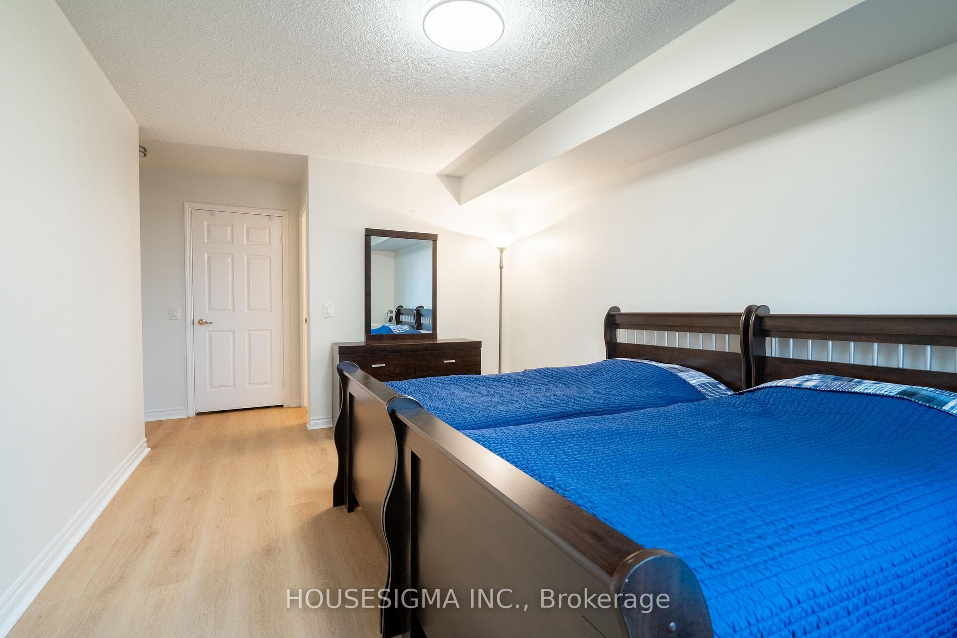 35 Kingsbridge Garden Circle Unit 513 photo 8