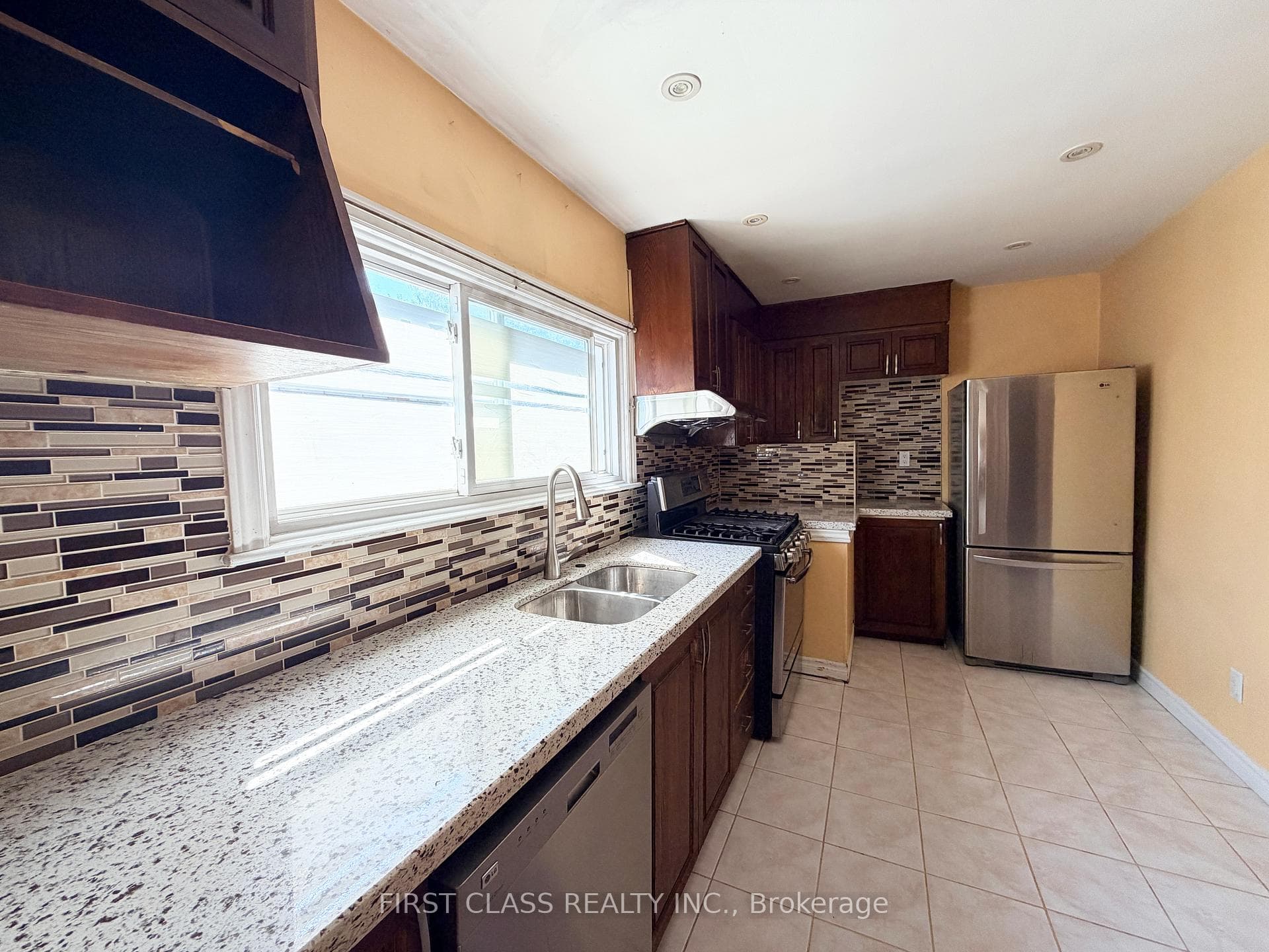 15 Leahann Drive Unit Main photo 5