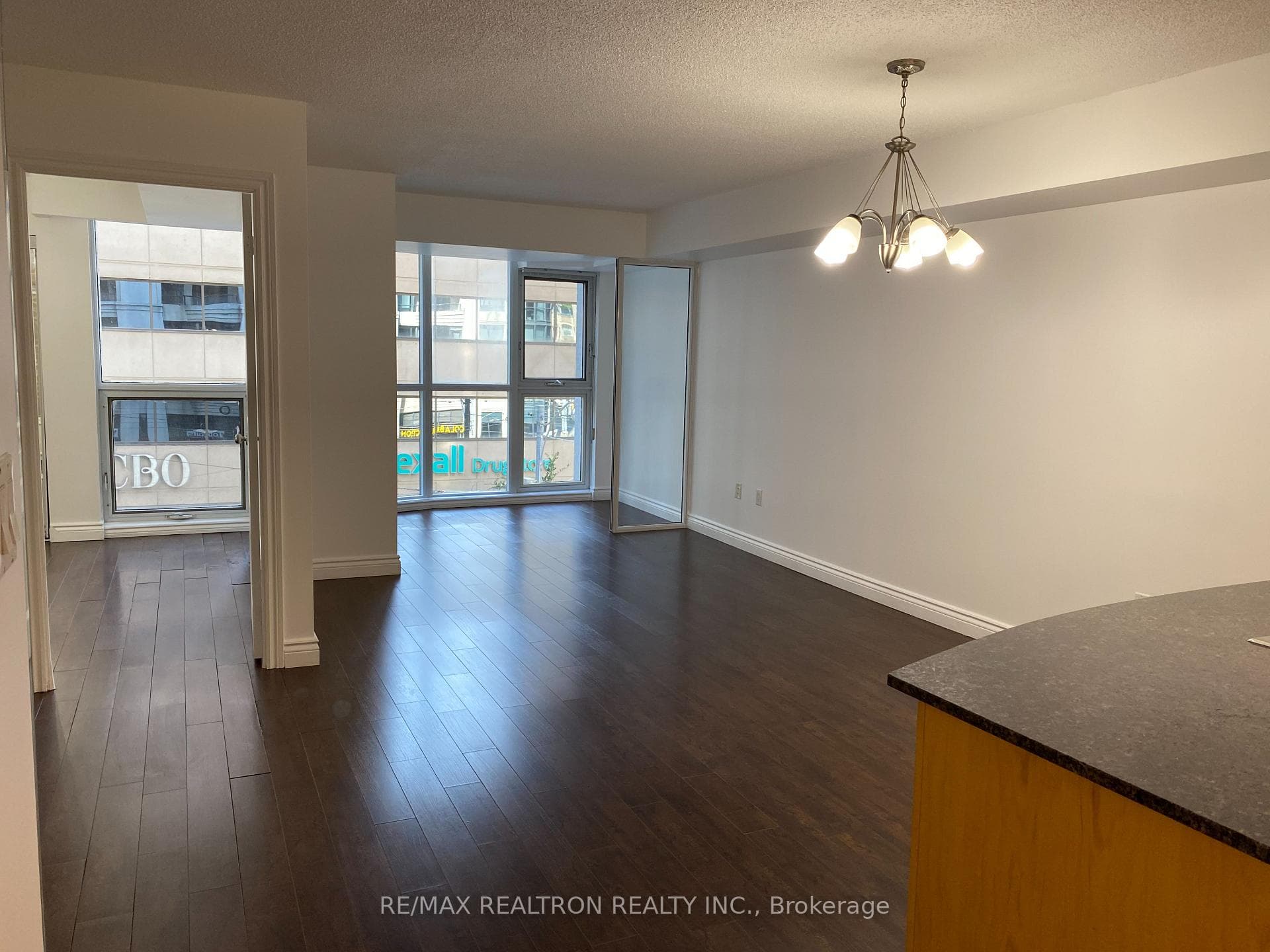 801 Bay Street Unit 702 photo 9