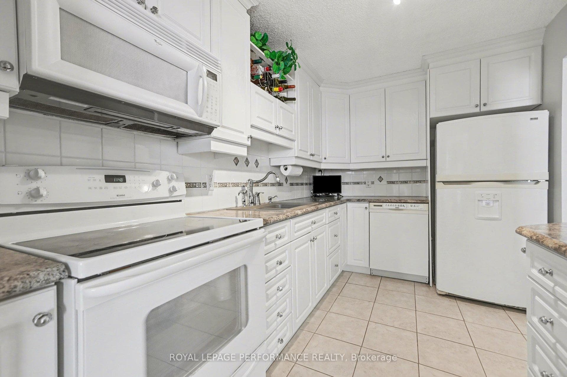 665 Bathgate Drive Unit 1505 photo 16