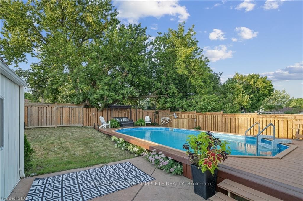 49 MARKHAM Crescent photo 35