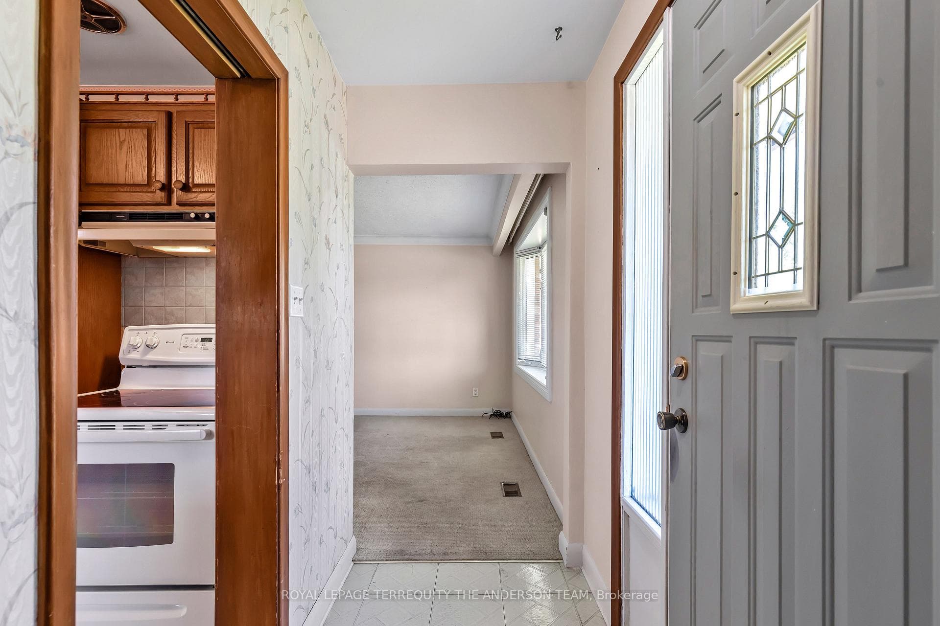 1110 Athol Street photo 4