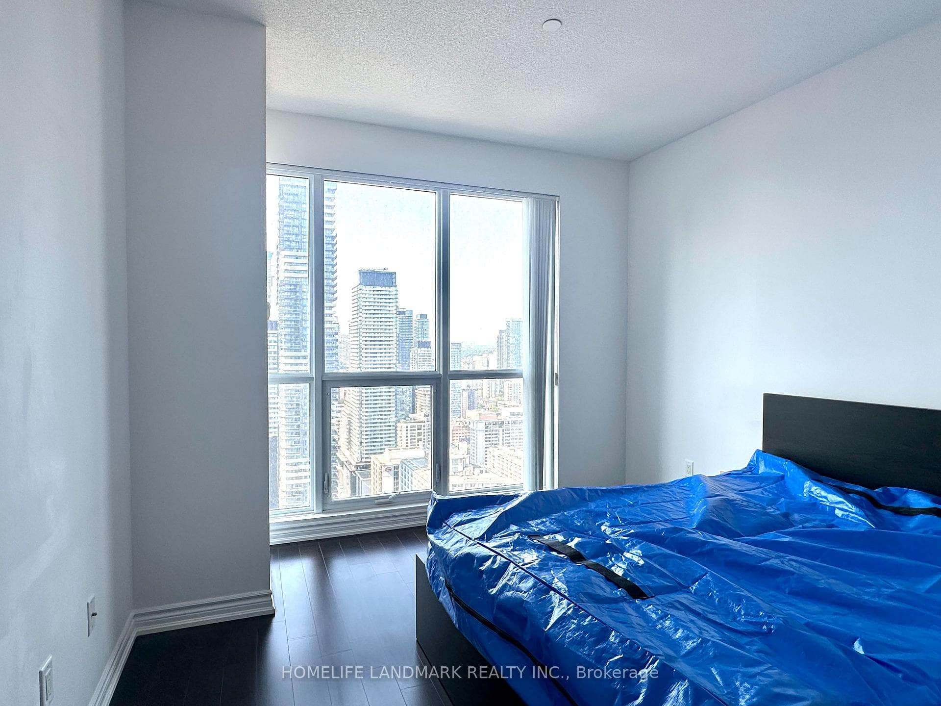 386 Yonge Street Unit 4015 photo 6
