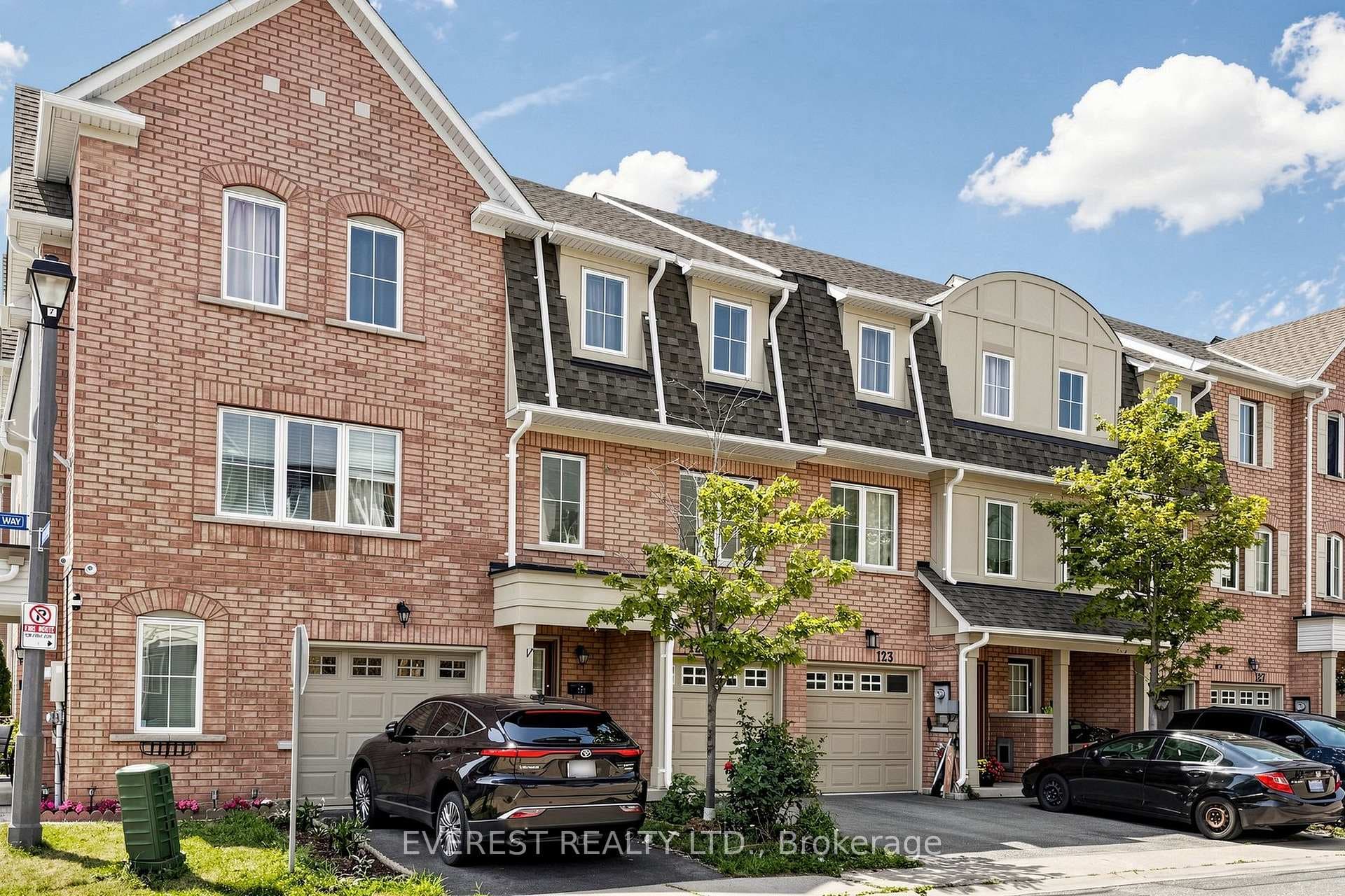 121 Jenkinson Way photo 3