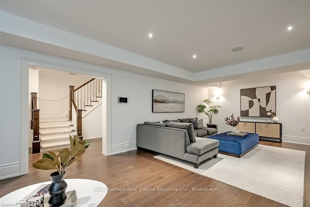 140 CHARTWELL Road photo 34