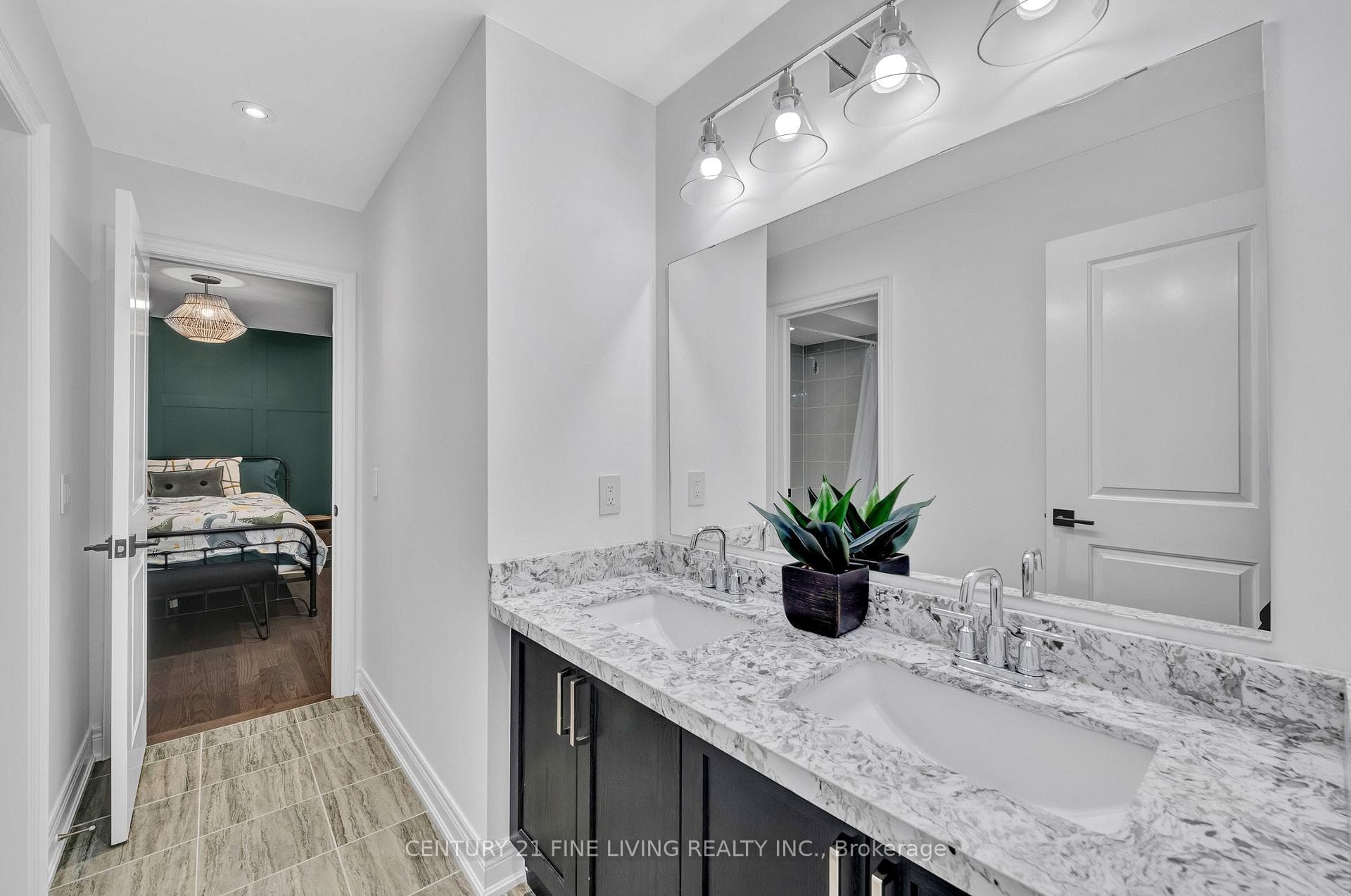 18 Ross Vennare Crescent photo 28