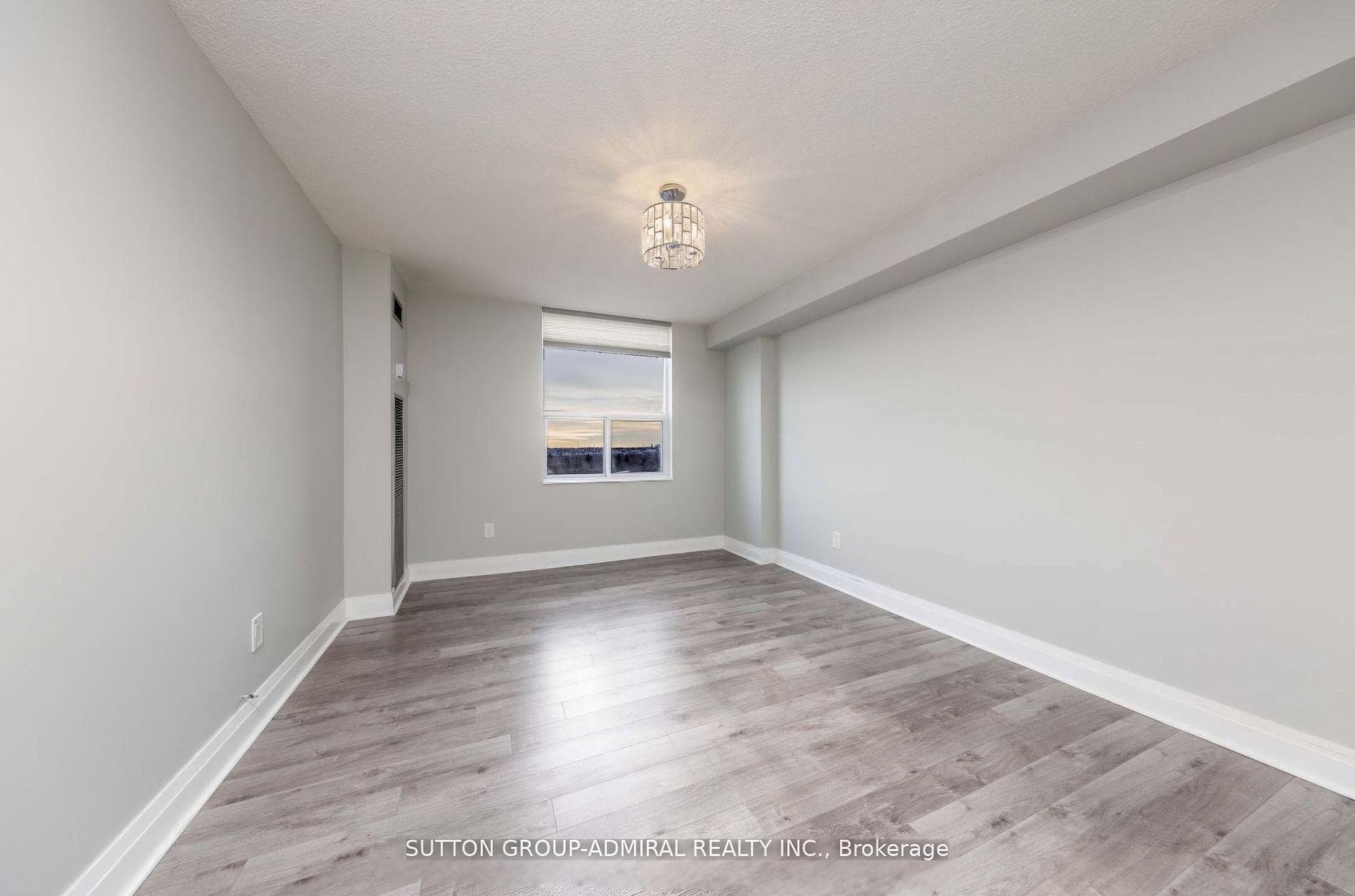 50 Inverlochy Boulevard Unit 1005 photo 14