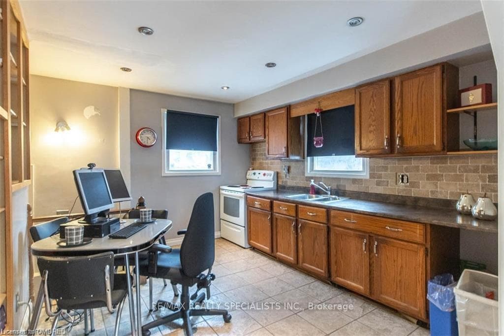 9697 Dickenson Road photo 11
