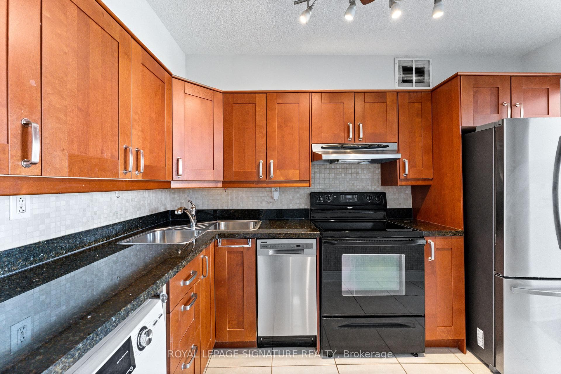 5949 Yonge Street Unit 802 photo 13