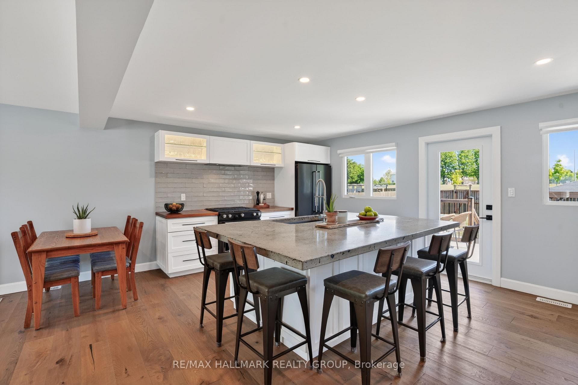 1583 MAXIME Street photo 11
