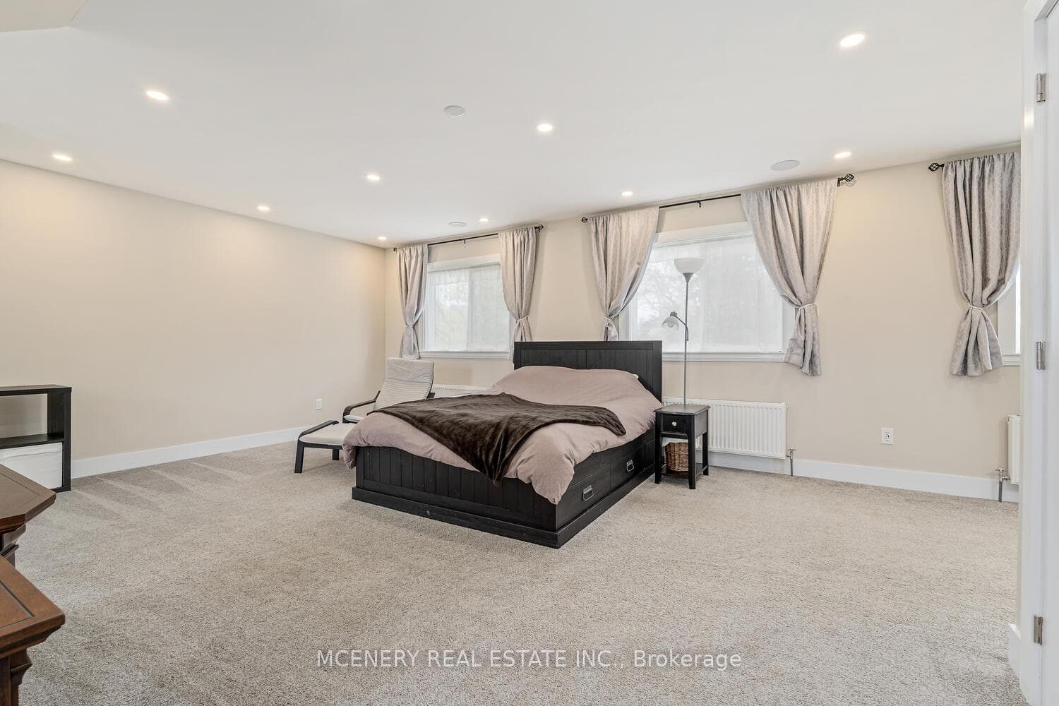 21 ERINDALE Drive photo 28