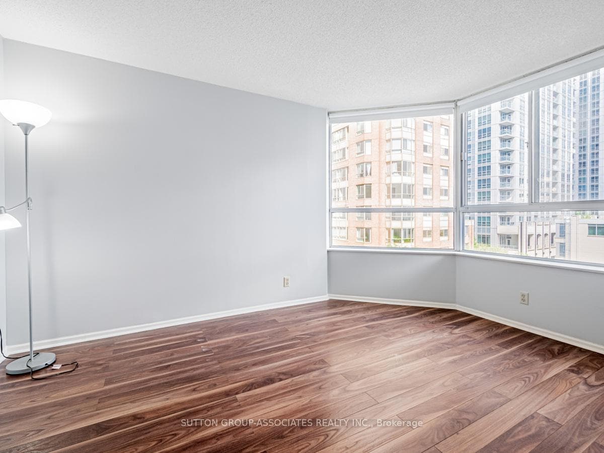 44 Gerrard Street Unit 604 photo 31