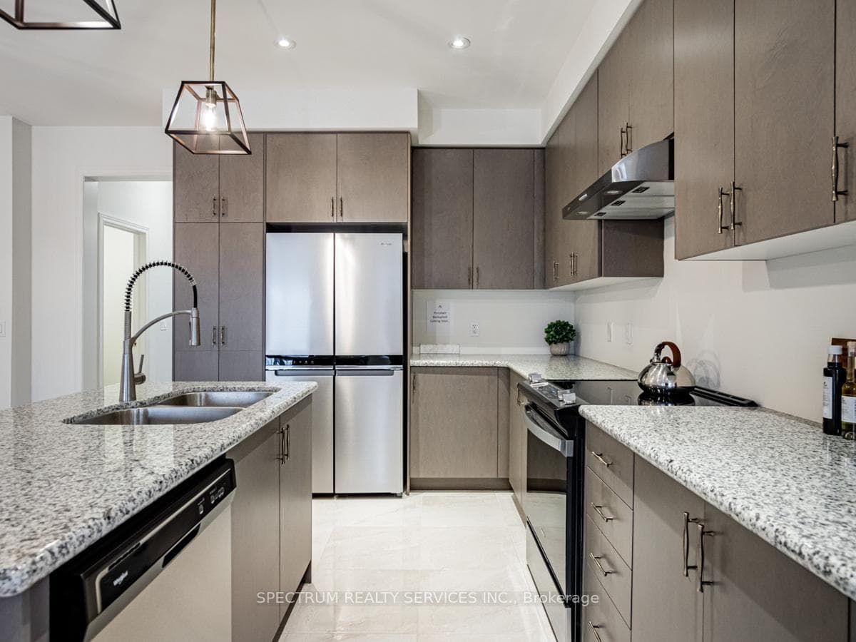 533 Dundas Street photo 9