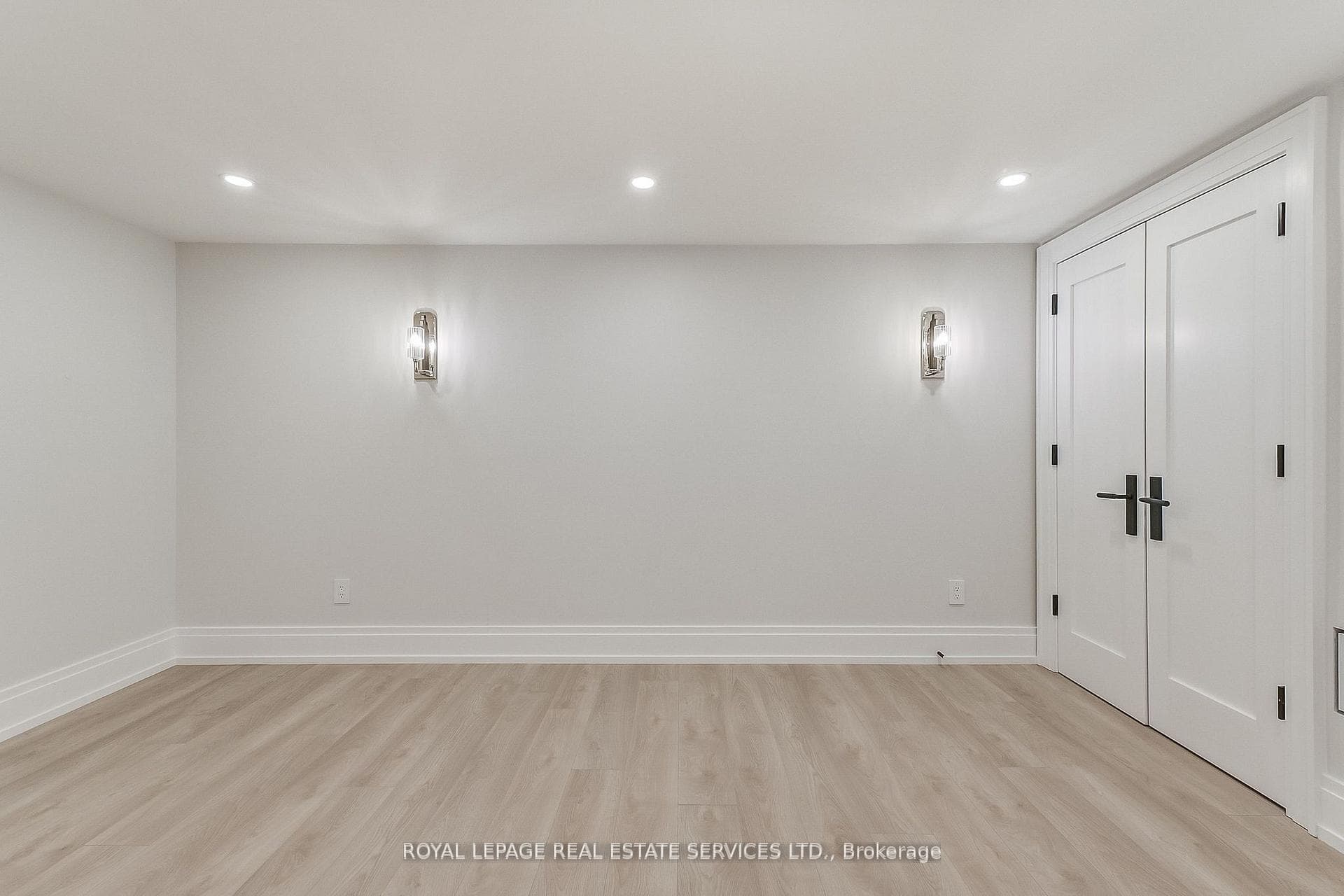 8 Shand Avenue photo 30