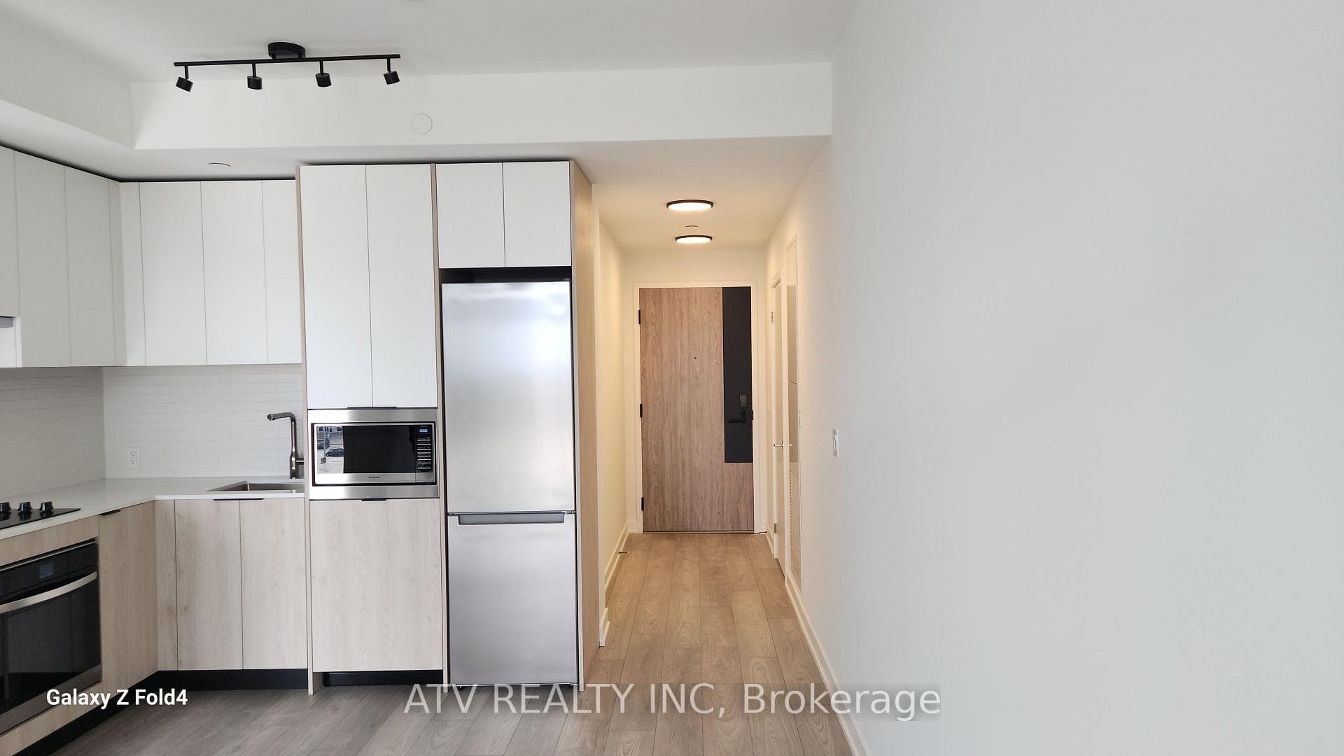 1007 The Queensway N/A Unit 417 photo 6