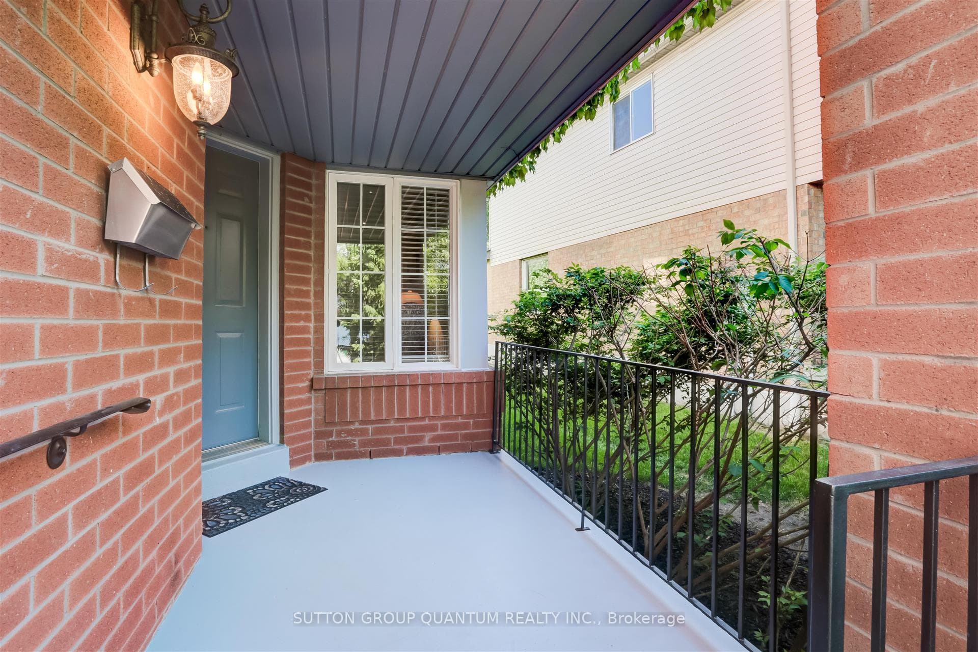2976 GARDENVIEW Crescent photo 4