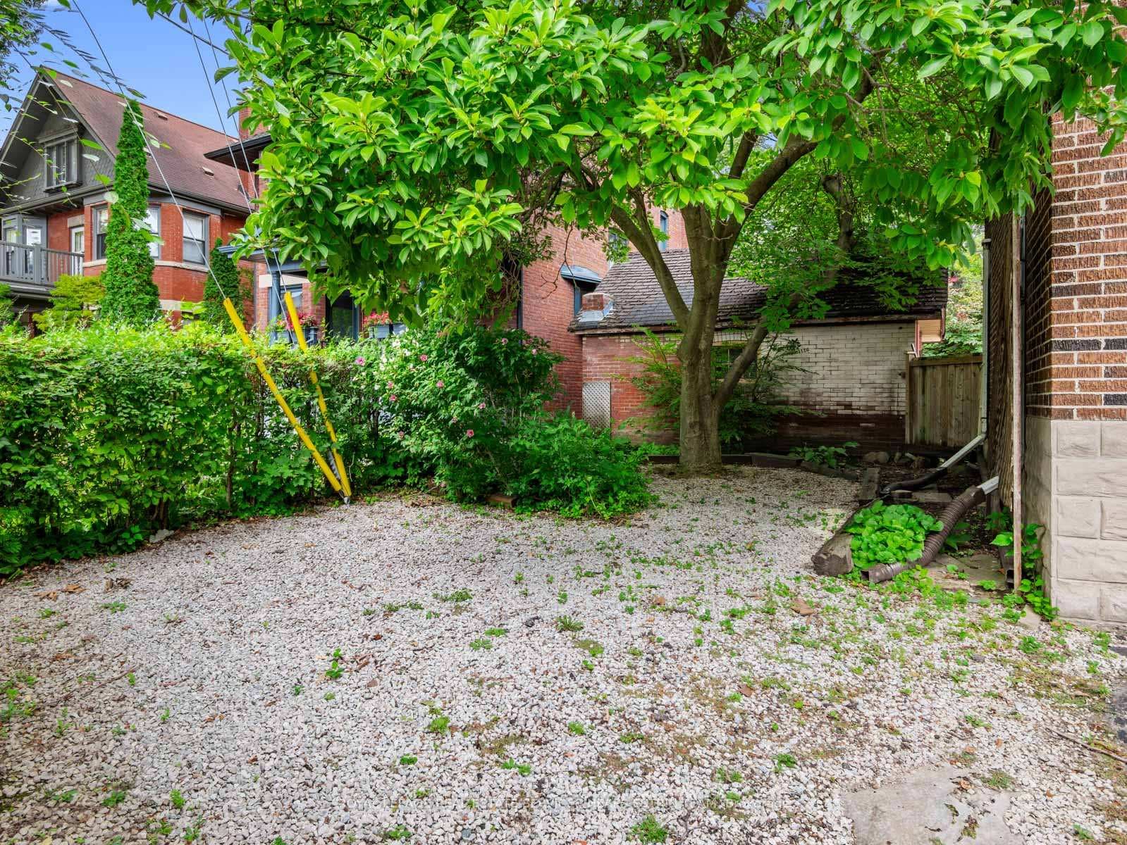 2 Wells Hill Avenue photo 37