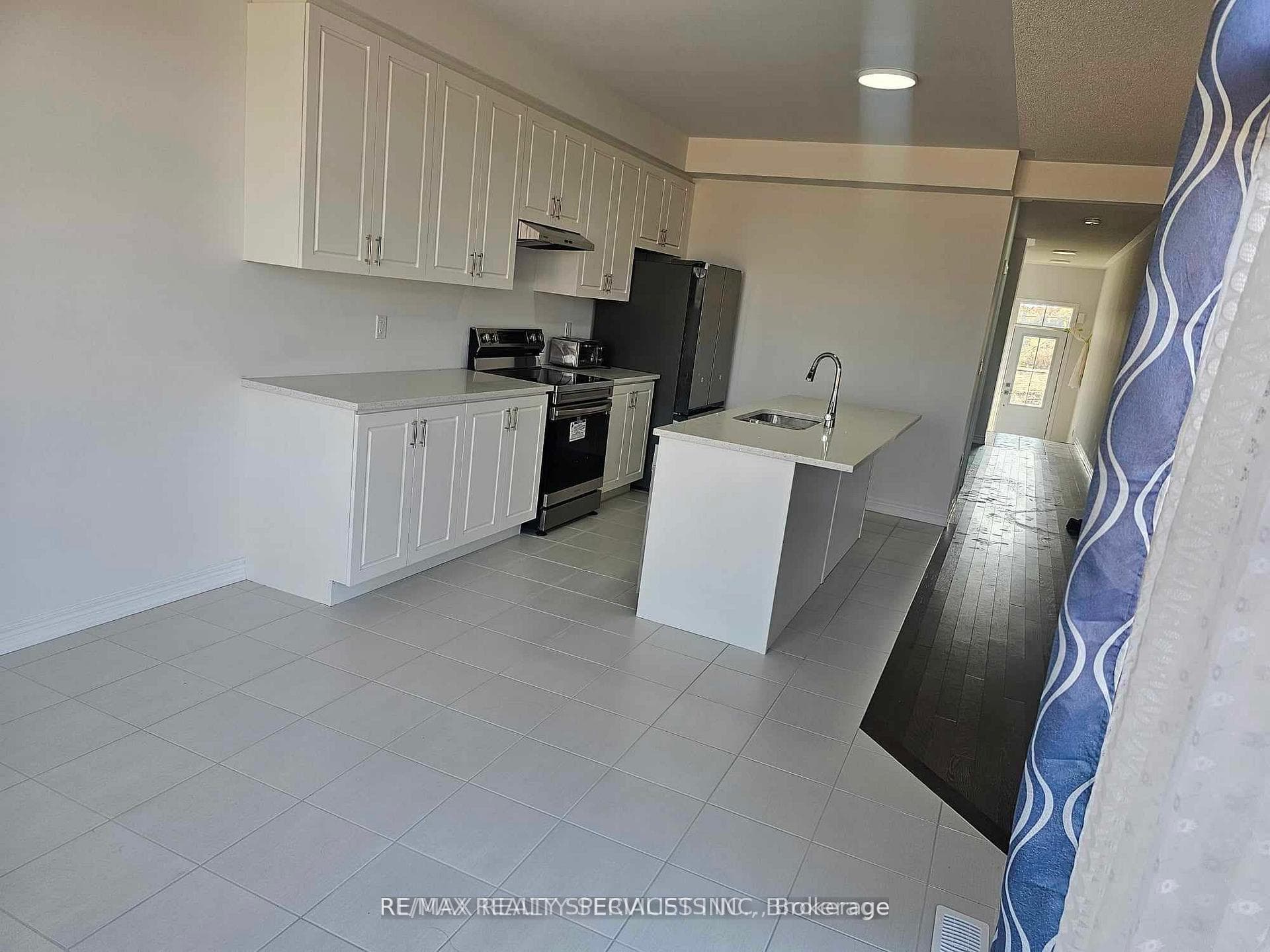 173 Fenchurch Manor photo 6