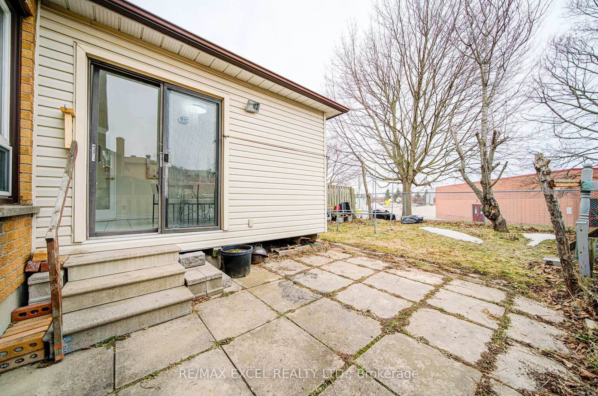 23 Tangmere Crescent photo 45
