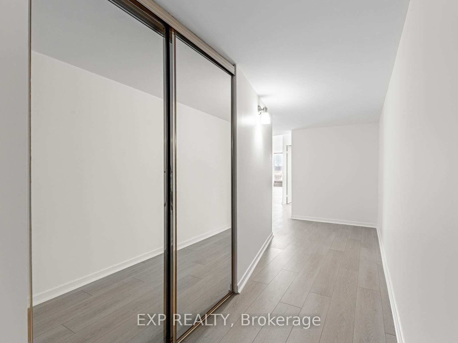 2045 Lake Shore Boulevard Unit 609 photo 8