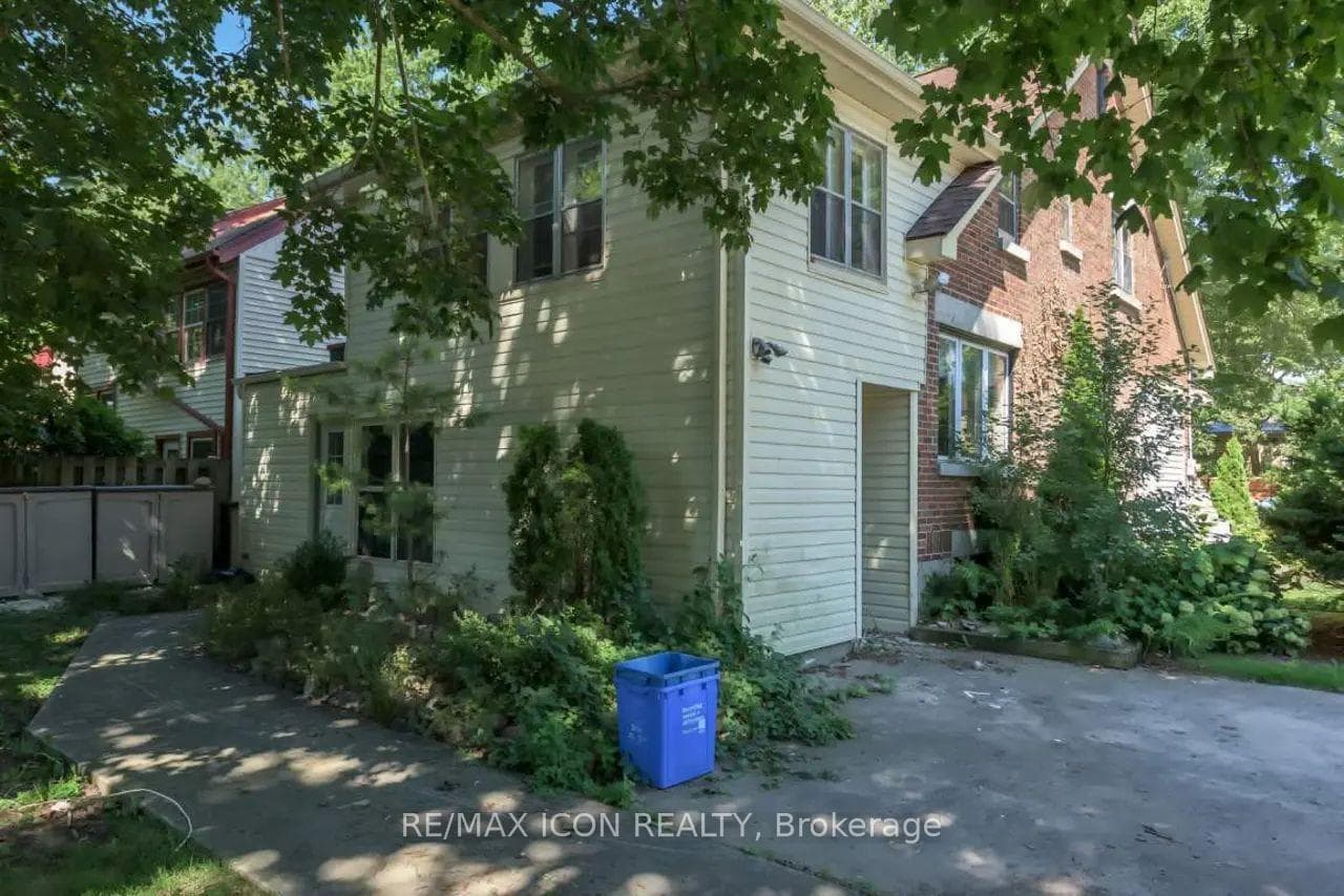 525 Grosvenor Street photo 7