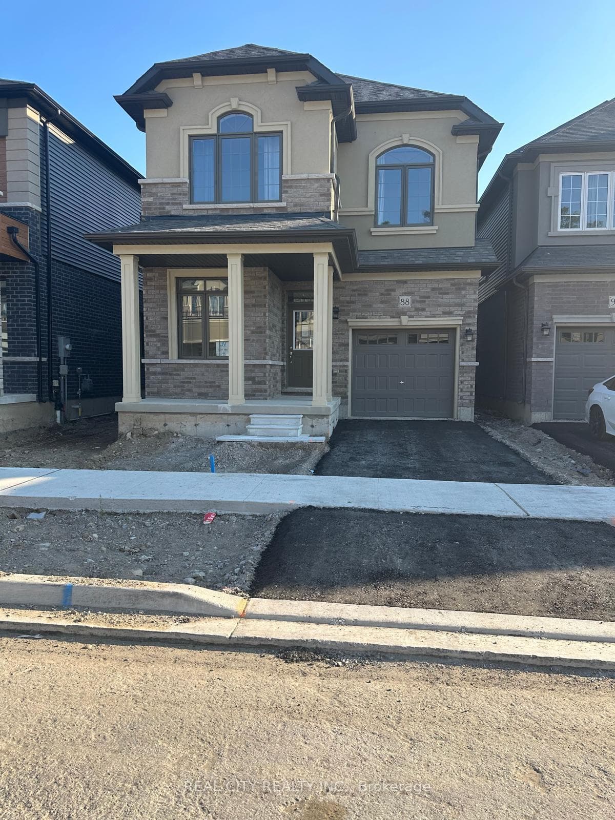88 Macklin Street photo 1