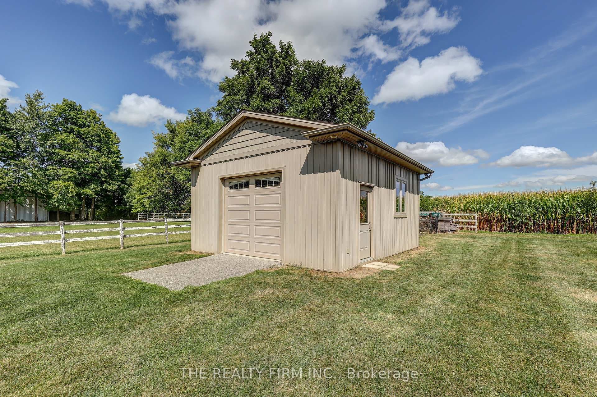 22060 Nissouri Road photo 45