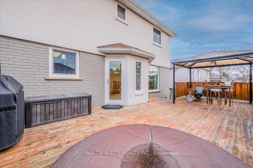 583 THORNDALE Drive photo 26