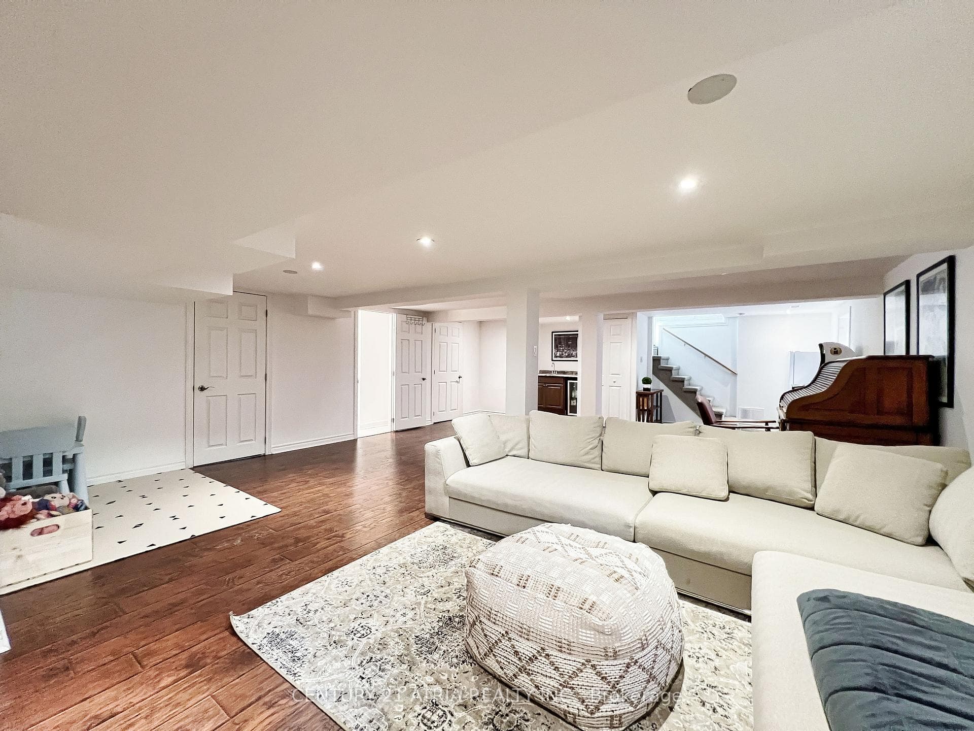 11 Latham Avenue photo 27