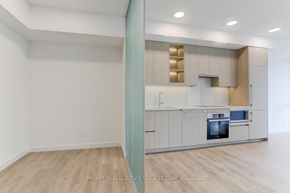 25 Mcmahon Drive Unit 601 photo 8