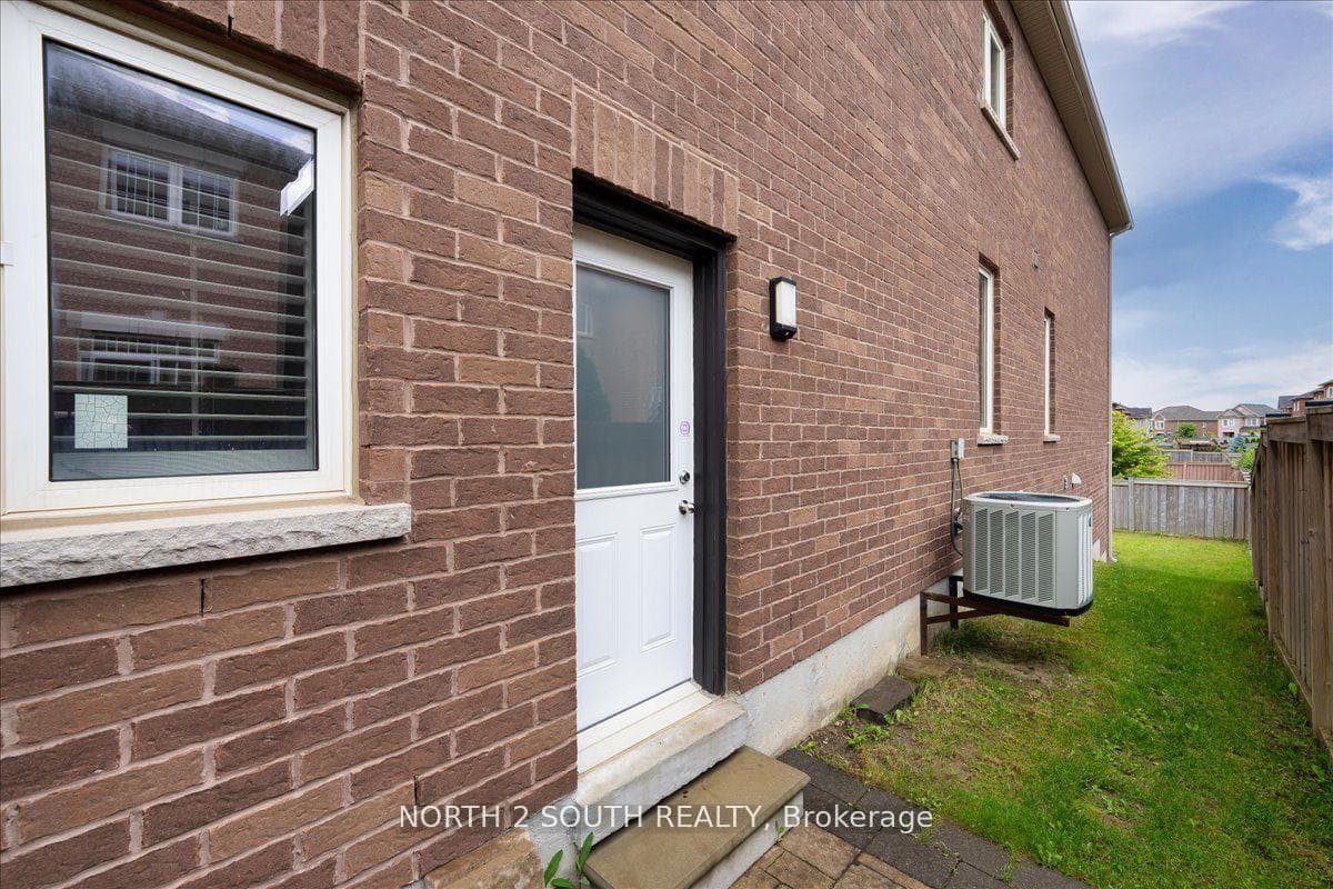 10 Walter Sinclair Court photo 37