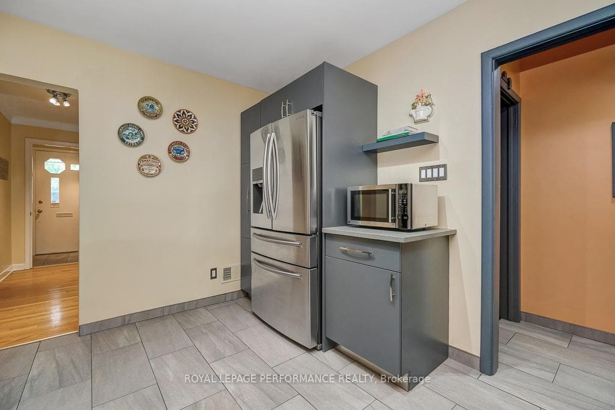 102 Donald Street photo 17