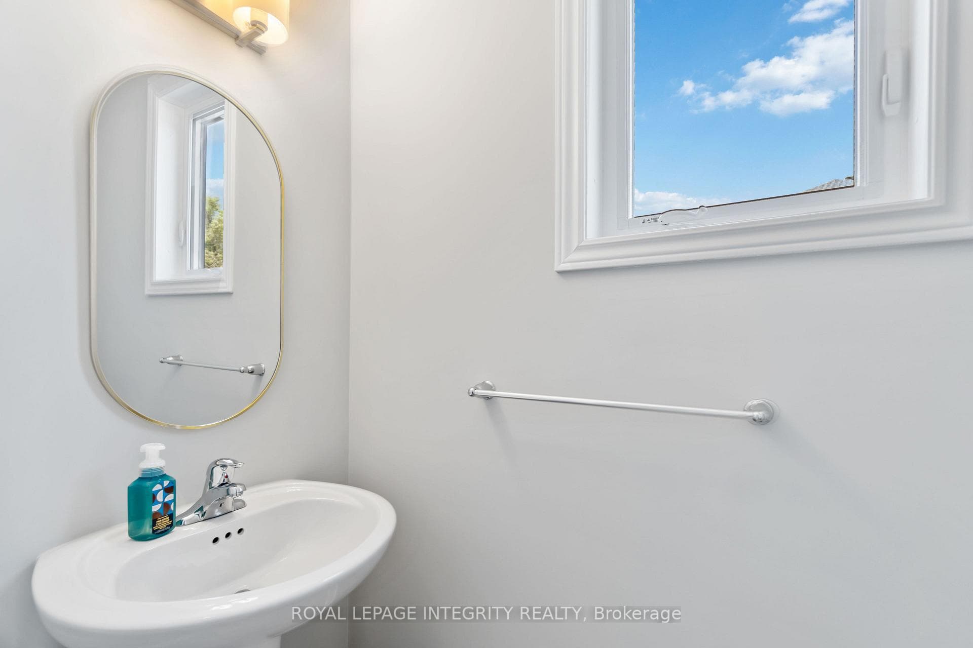 634 Fisher Street photo 32