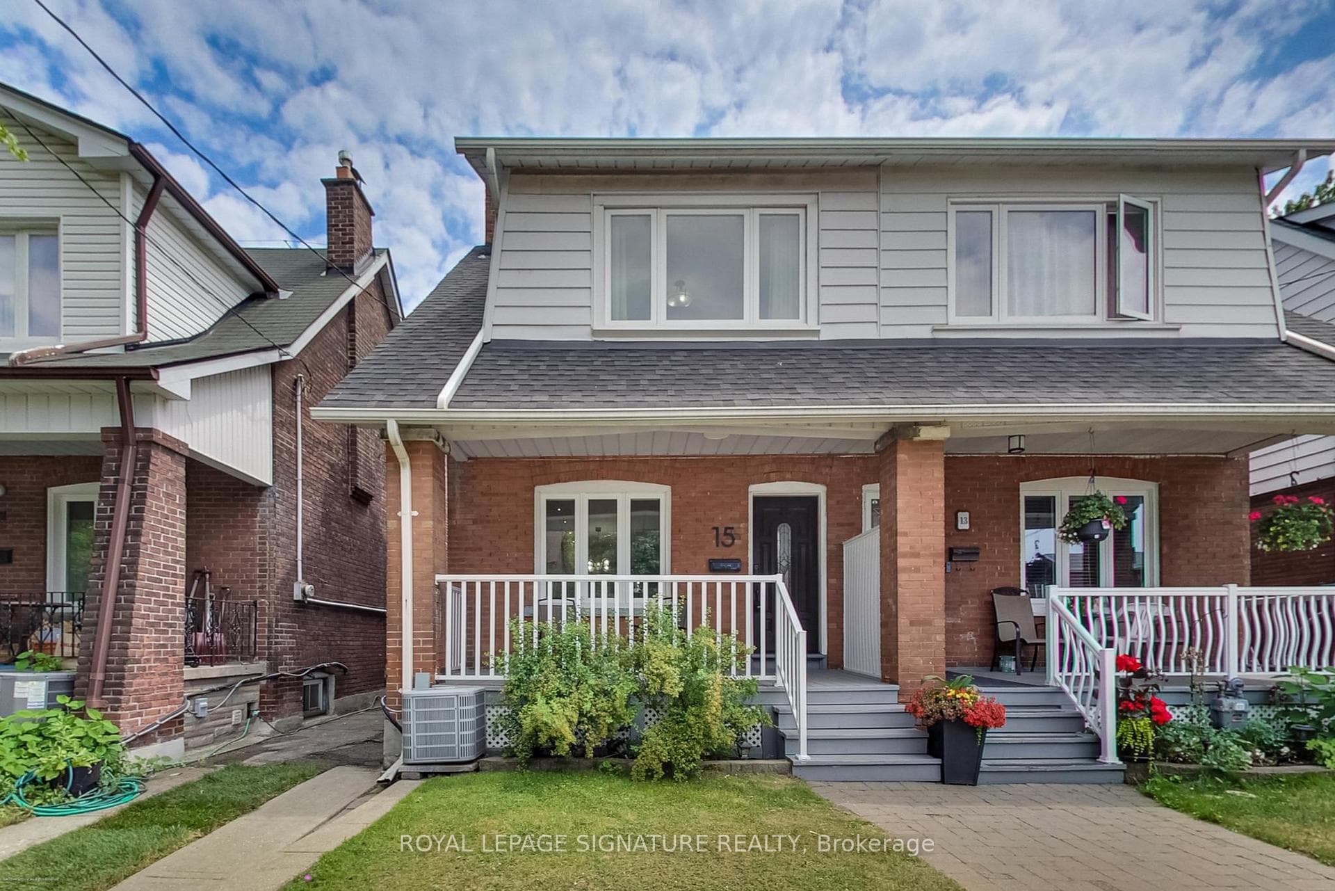 15 Glebeholme Boulevard photo 2