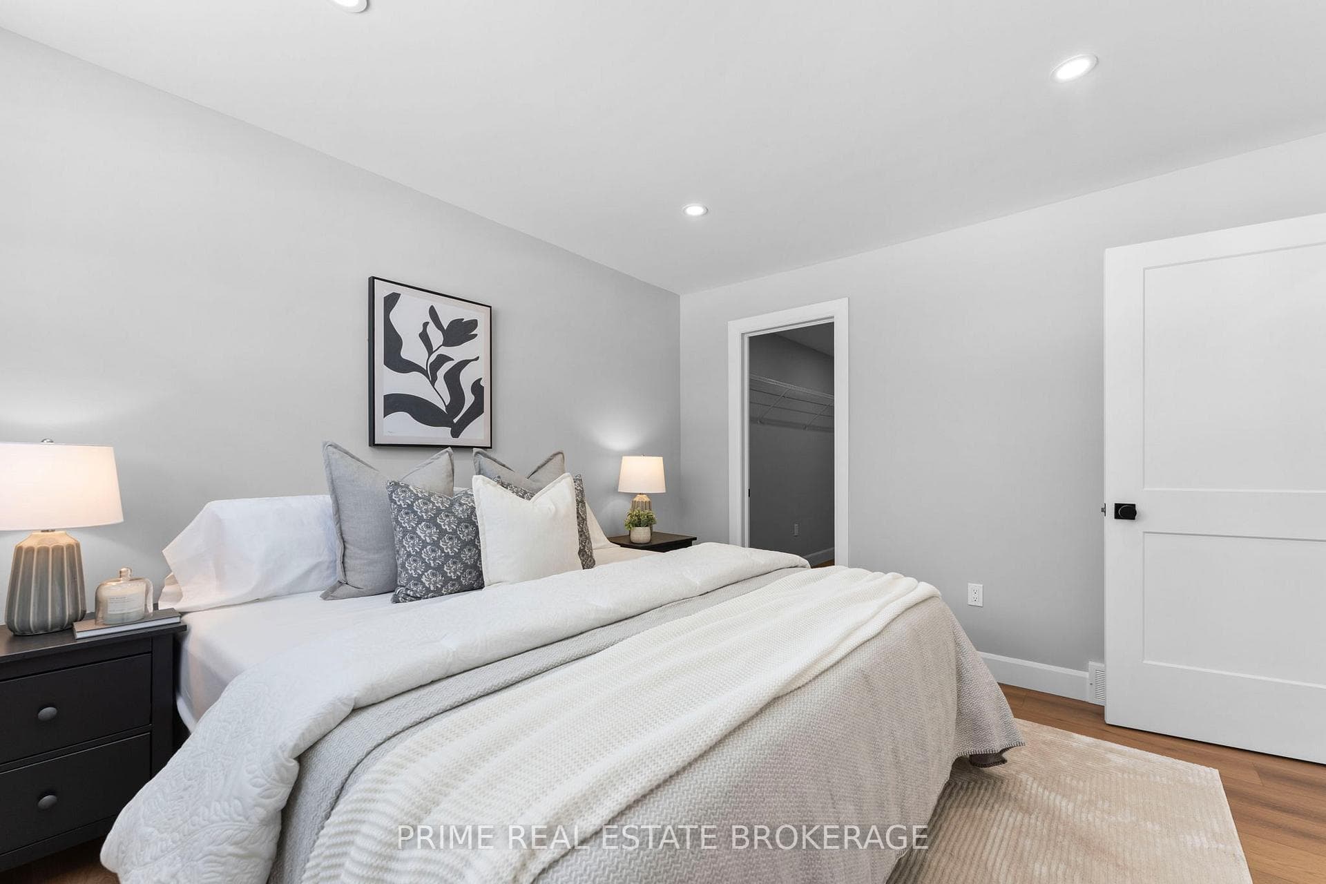 320 Marlborough Street photo 18