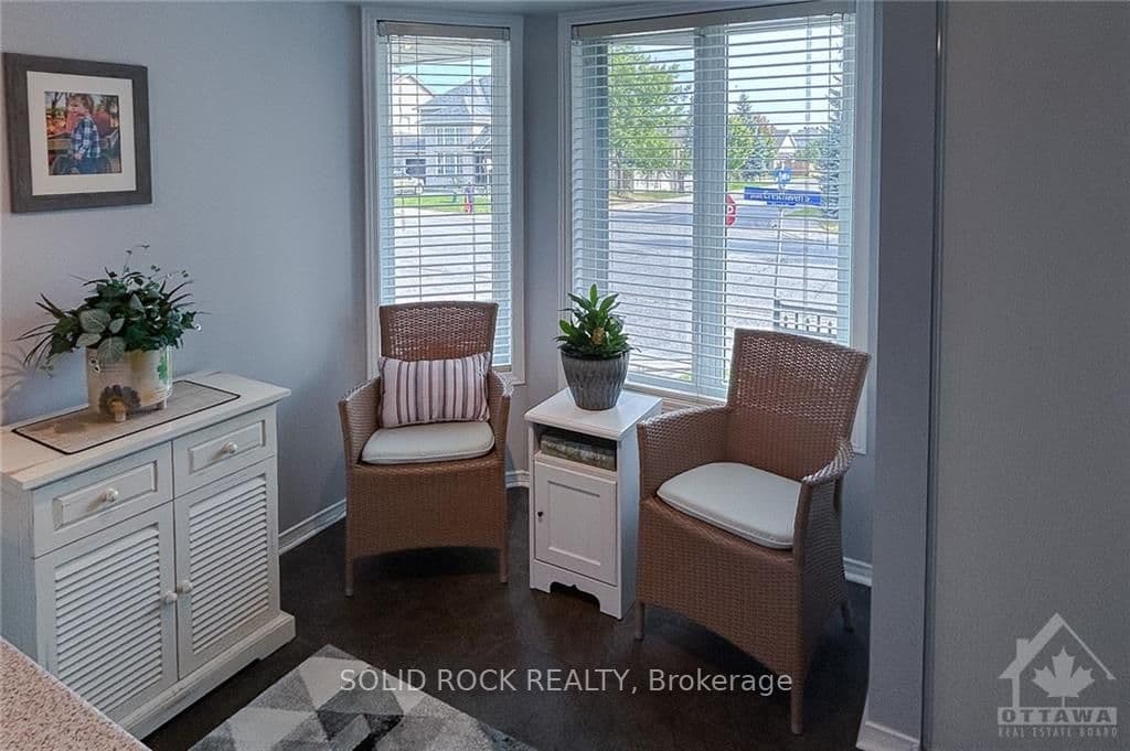 240 CRESTHAVEN Drive photo 3