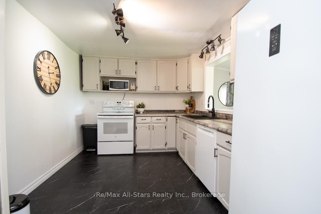 9 Riverside Drive photo 17