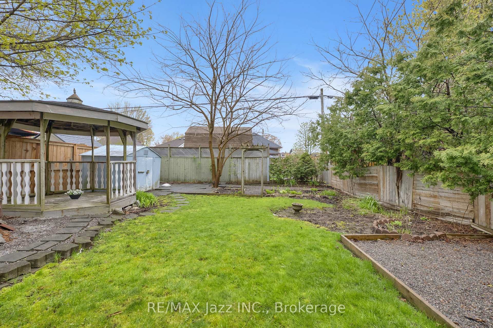 636 Carnegie Avenue photo 26