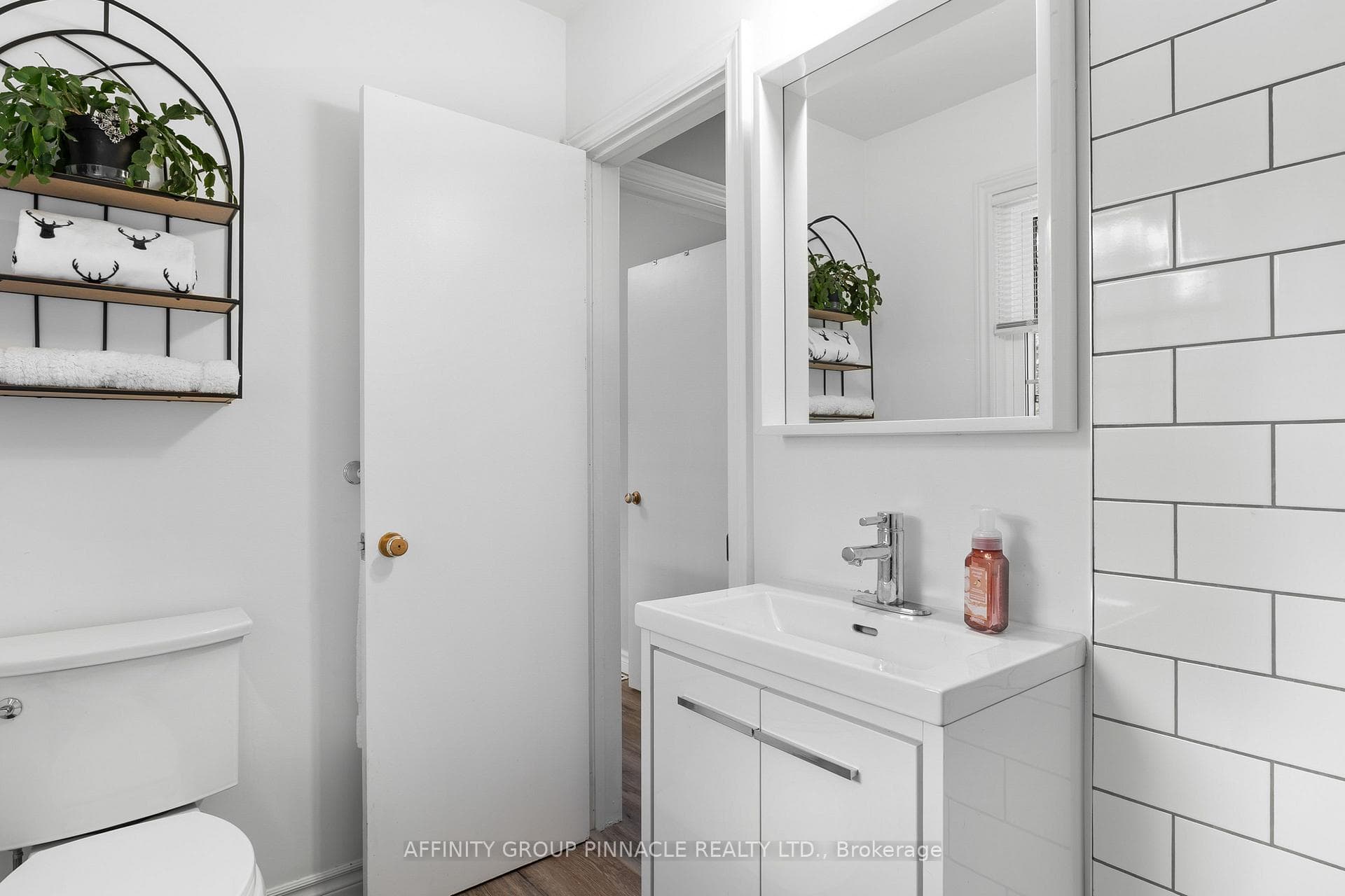 17 Richard Avenue photo 15