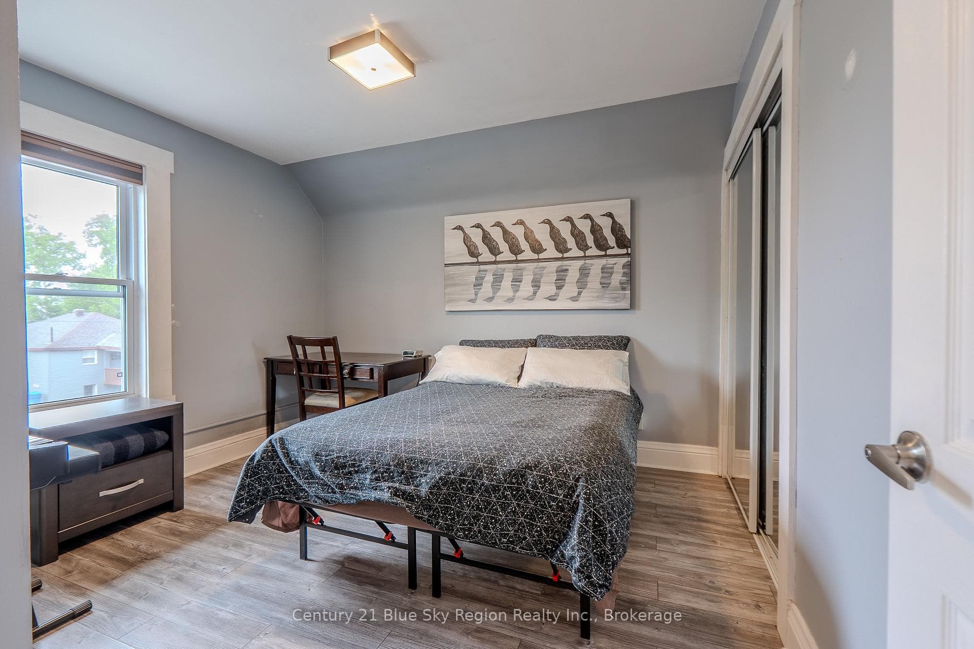 577 O'Brien Street photo 18