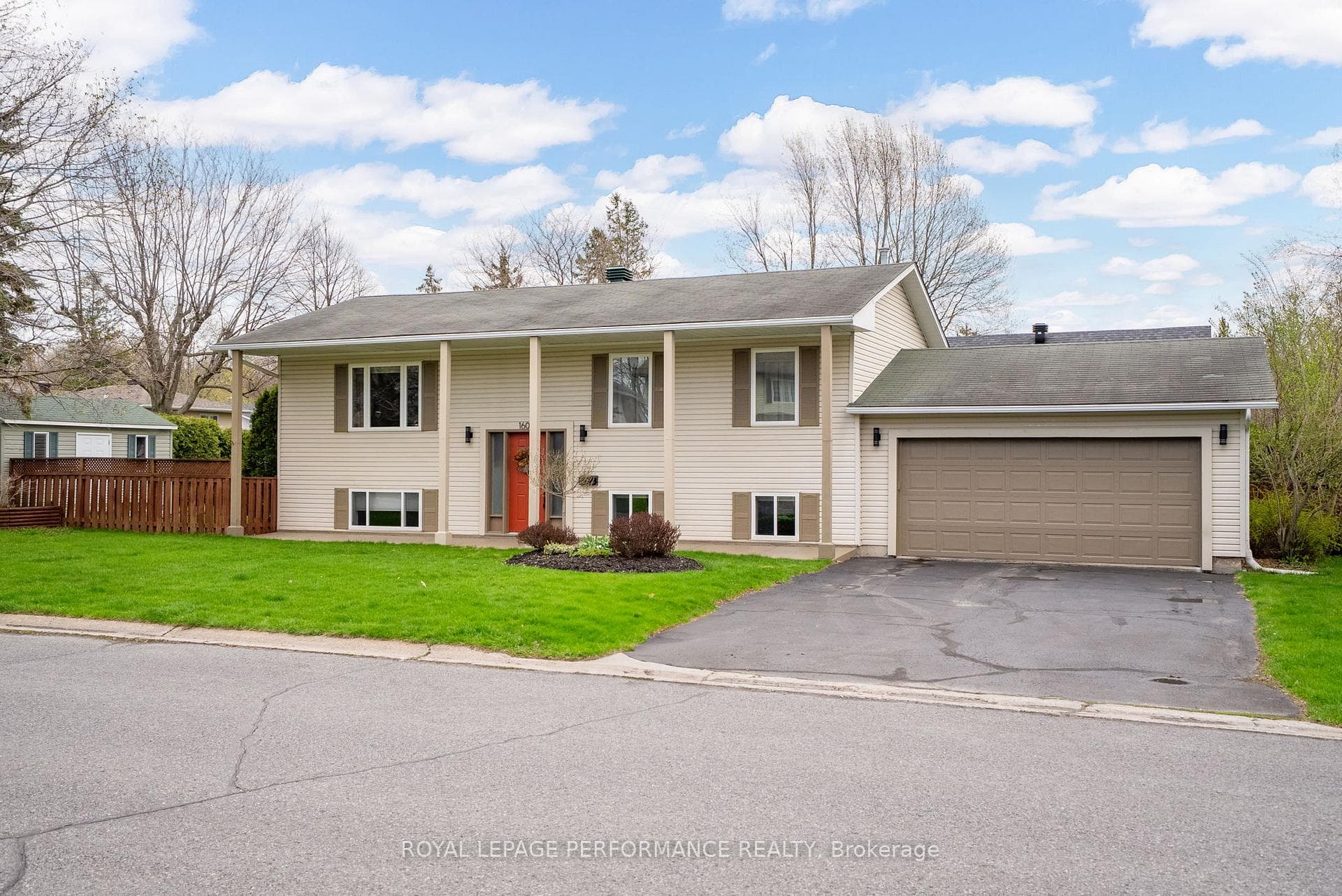 1606 Blakely Drive photo 2